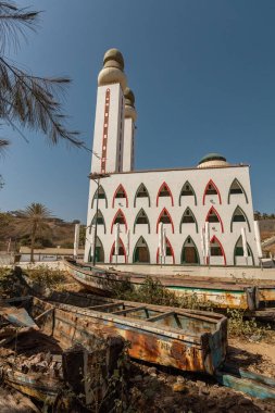 Dakar şehri Senegal 'deki İlahiyat Camii' nin dışında.