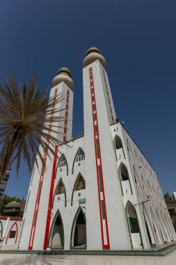 Dakar şehri Senegal 'deki İlahiyat Camii' nin dışında.