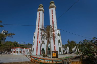 Dakar şehri Senegal 'deki İlahiyat Camii' nin dışında.