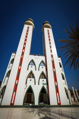 Dakar şehri Senegal 'deki İlahiyat Camii' nin dışında.