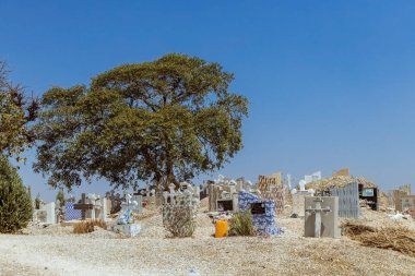 Senegal 'deki Joal Fadiouth' daki deniz kabuğu adasındaki mezarlığa bak.