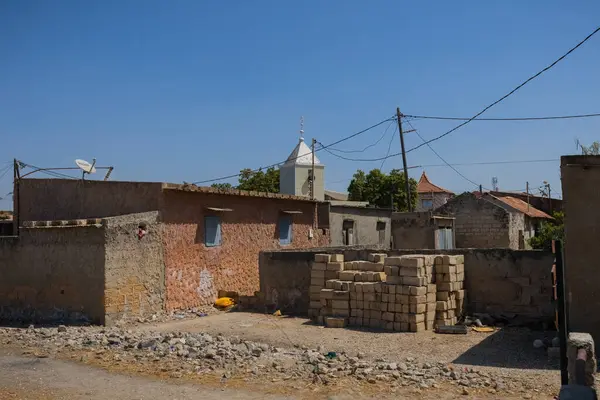 Cenegal kıyısından deniz kabukları adasının manzaralı Joal Fadiouth kasabası