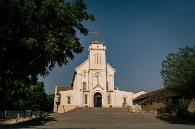 Notre Dame de la Diivrande Bazilika Popenguine Senegal Cephesi