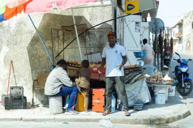 St. Louis Senegal 'deki marketteki insanlar