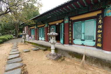 Busan Güney Kore 'deki geleneksel Biddhist tapınağı.