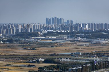 Kuzey Kore 'nin Güney Kore' deki silahsızlandırılmış bölgeden uzak görüşü