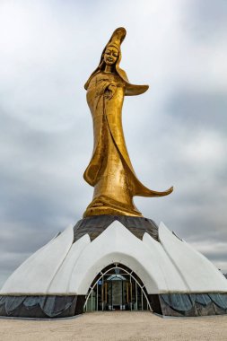 Guan Yin Heykeli Macau 'da deniz kenarında.
