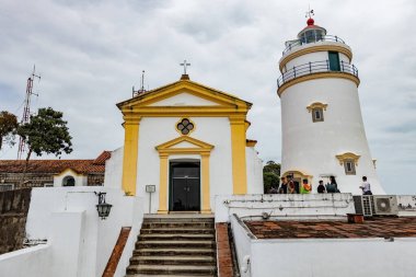 Guia Fortess ve Deniz feneri Macau 'nun muhteşem manzarasıyla tepede.