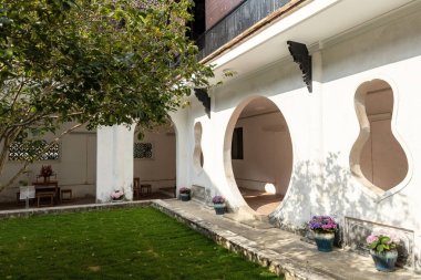 Eski Çin evi Macau 'daki Mandarin' in evinin geleneksel Çin giriş kapısı.