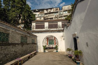 Eski Çin evi Macau 'daki Mandarin' in evinin geleneksel Çin giriş kapısı.