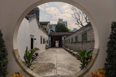 Eski Çin evi Macau 'daki Mandarin' in evinin geleneksel Çin giriş kapısı.