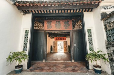Eski tarihi Mandarin 'in Macau' daki evinin geleneksel Çin kapısı.
