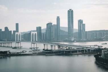 Sai Van Köprüsü, Taipa Adası ile Macau, Çin arasında kablo destekli bir köprüdür.