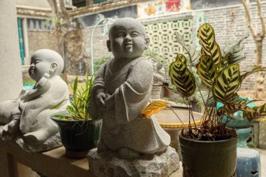 Macau 'daki Kun Iam Tong parkındaki Buda heykeli.