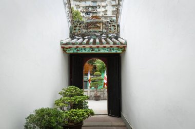 Macau 'daki Templo de Kun Iam Tong' da Çin kapısı.