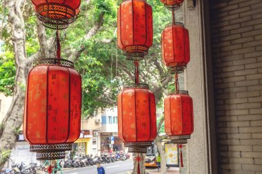 Macau 'daki tapınakta kırmızı Çin süvarileri var.