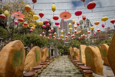 Macau 'daki Templo de Kun Iam Tong' da taş bahçe.
