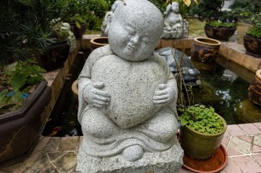 Macau 'daki Kun Iam Tong parkındaki Buda heykeli.
