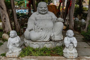 Macau 'daki Kun Iam Tong parkındaki Buda heykeli.