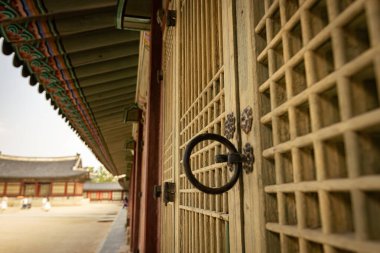 Güney Kore 'deki Gyeongbokgung Sarayı' nda geleneksel Kore evi detayları.
