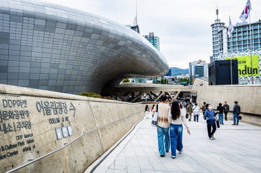 Dongdaemun Tasarım Plaza Seul Güney Kore 'de Zaha Hadid' in mimarı.