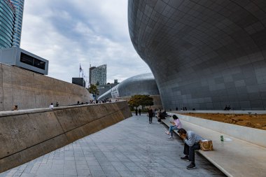 Dongdaemun Tasarım Plaza Seul Güney Kore 'de Zaha Hadid' in mimarı.