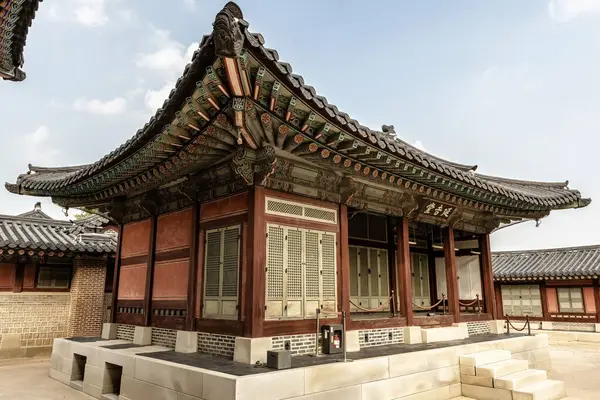 Güney Kore 'deki Gyeongbokgung Sarayı' nda geleneksel Kore evi detayları.