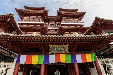 Singarope Çin Mahallesi 'nde Buda Dişi Kalıntısı Tapınağı önü görünüyor.