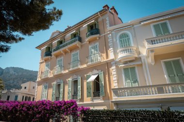 Monte Carlo 'daki lüks bir evde geleneksel eski mimari.