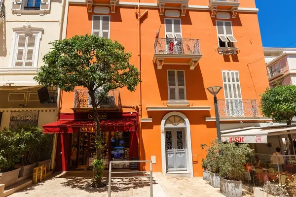 Monte Carlo 'daki lüks bir evde geleneksel eski mimari.