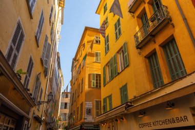 Nice Fransız mimarisinin eski şehir evi Fransa 'nın bayrakları.