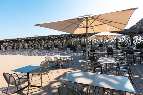 Marsilya, Fransa 'daki Avrupa ve Akdeniz Medeniyetleri Müzesi çatı terası