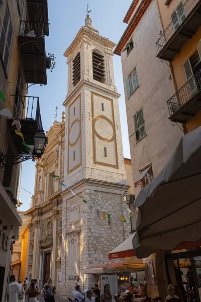 Fransa 'nın eski güzel kasabasındaki Katedralin Sainte-Reparate manzarası