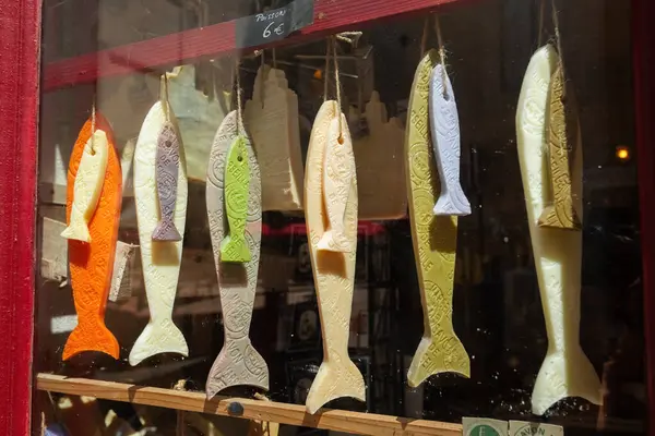 Geleneksel Marsilya sabunu. Fransa 'nın vitrininde balık şeklinde.