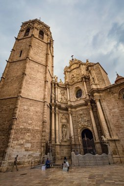Valencia Katedrali ve El Miguelete çan kulesi Valencia, İspanya 'nın kalbinde tarihi bir mimari başyapıt.