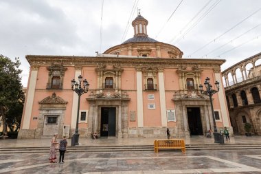 Terkedilmiş Leydimizin Kraliyet Bazilikası İspanya 'nın Valencia şehrinde yer almaktadır.