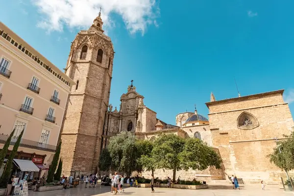 Valencia Katedrali ve El Miguelete çan kulesi Valencia, İspanya 'nın kalbinde tarihi bir mimari başyapıt.