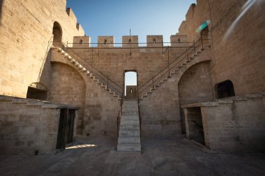 Torres de Serranos, İspanya ve Avrupa 'nın devasa taş duvarı.