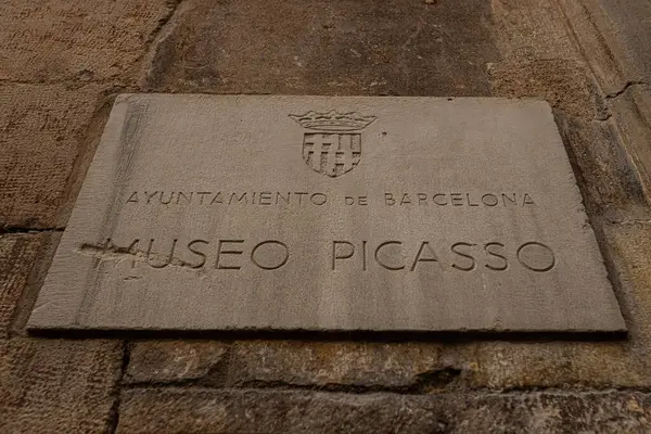İspanya 'nın Barselona şehrindeki Picasso Müzesi tabela tahtası
