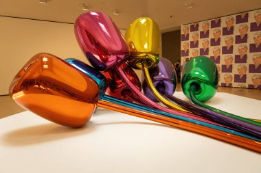 BILBAO, İspanya - 3 Temmuz 2024: Bilbao İspanya 'daki Guggenheim Müzesinde laleler Müzesi
