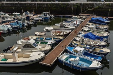 BILBAO, İspanya - 20 Temmuz 2024: Arriluze Deniz Feneri ve Sahil Güvenlik İstasyonu, Getxo, Bilbao Şehri, İspanya