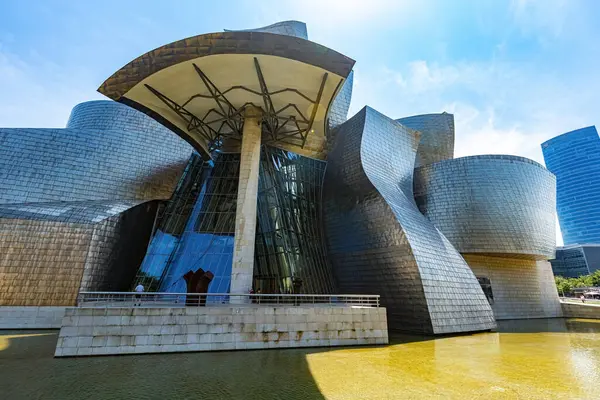 Bilbao İspanya 'daki Guggenheim Müzesi' nin detayları 3 Temmuz 2024