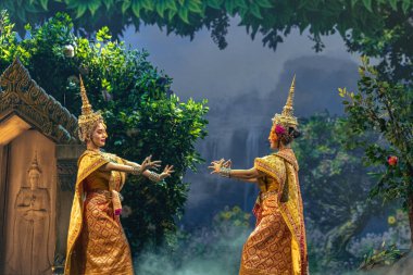 BANGKOK, THAILAND - 13 Mayıs 2025: Bangkok Tayland 'da Tayland maskeli dans draması gösterisi