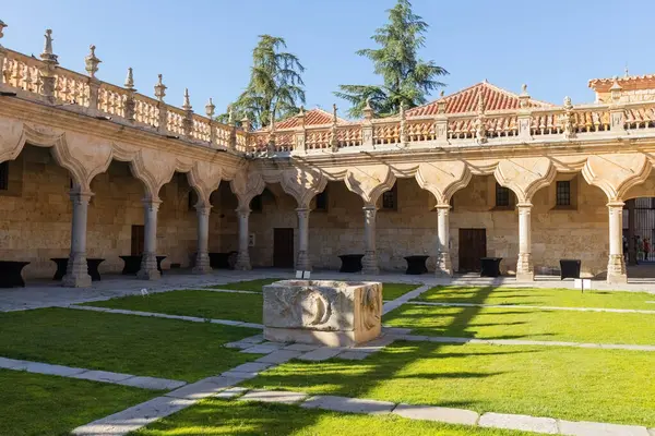 SALAMANCA, İspanya - 3 Temmuz 2024: Escuelas Menores de la Universidad de Salamanca, İspanya