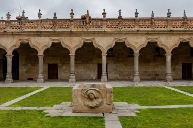 SALAMANCA, İspanya - 3 Temmuz 2024: Escuelas Menores de la Universidad de Salamanca, İspanya