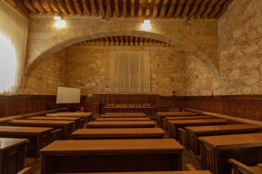 SALAMANCA, İspanya - 3 Temmuz 2024: Salamanca Üniversitesi İçişleri Bölümü