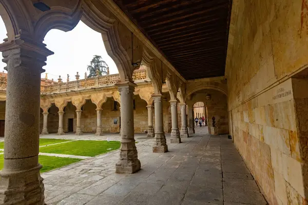 SALAMANCA, İspanya - 3 Temmuz 2024: Escuelas Menores de la Universidad de Salamanca, İspanya