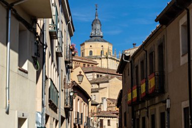 SEGOVIA, İspanya - 15 Temmuz 2024: Segovia Katedrali 'nin Kulesi