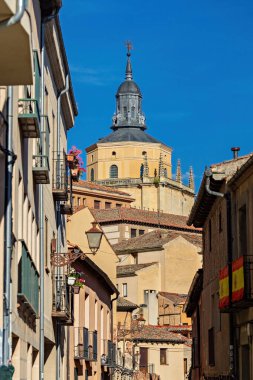 SEGOVIA, İspanya - 15 Temmuz 2024: Segovia Katedrali 'nin Kulesi