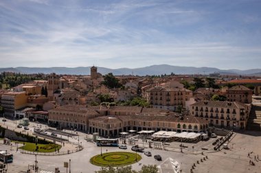 İspanya 'nın eski Segovia kentinin havadan görünüşü